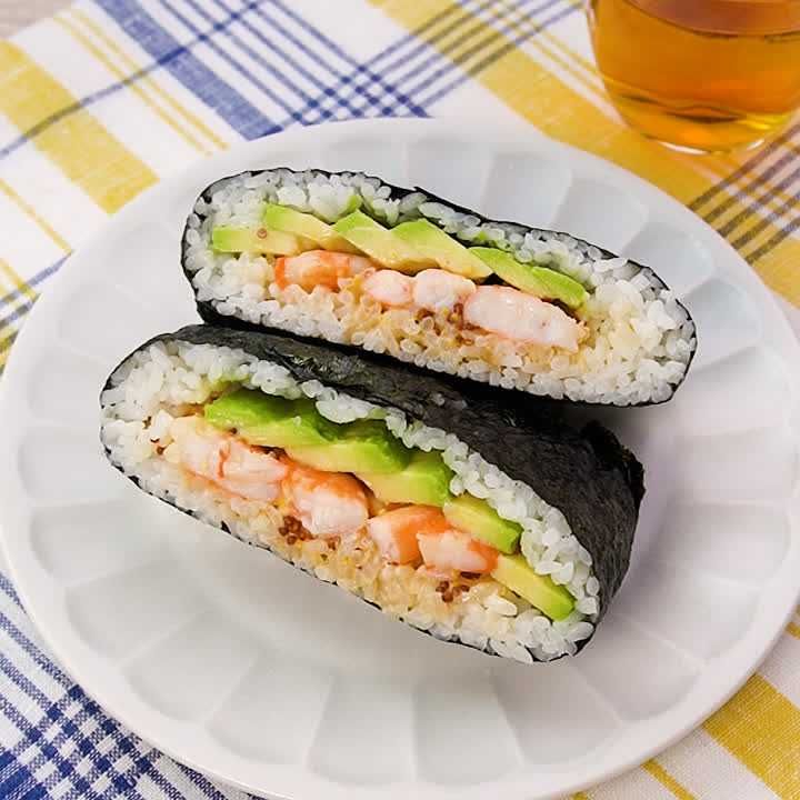 えびとアボカドのおにぎらず