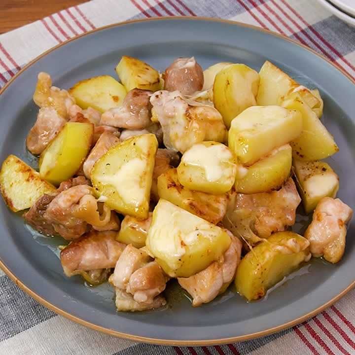 チーズがとろり 鶏肉とじゃがいものチーズ焼きのレシピ動画 作り方 Delish Kitchen