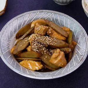 「鶏むね肉の鶏ごぼう」のレシピ動画