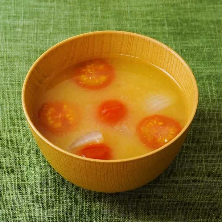 ミニトマトと玉ねぎの味噌汁