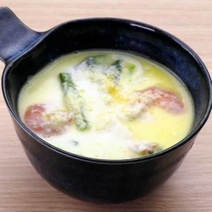 「小松菜とえびのクリームスープ」のレシピ動画