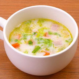 「ベーコンと野菜のアーモンドミルクスープ」のレシピ動画