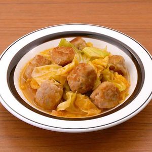 鶏団子とキャベツのケチャップ煮