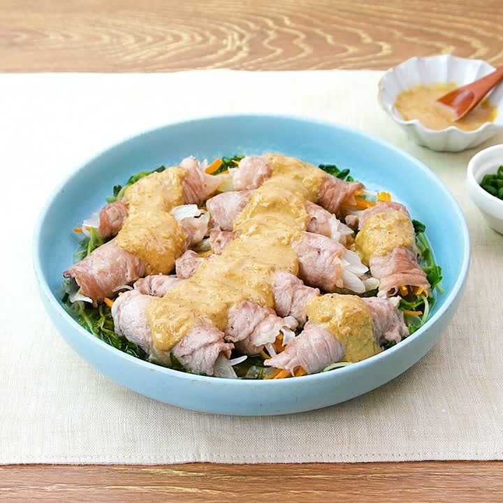 肉巻き新玉ねぎのヨーグルトごまだれがけ