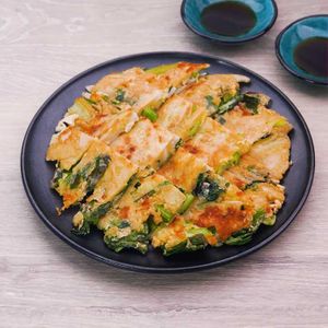 「小松菜とれんこんのチーズチヂミ」のレシピ動画