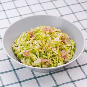 「春キャベツと生ハムの粒マスタードサラダ」のレシピ動画