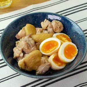 「鶏肉とゆで卵の甘辛煮」のレシピ動画