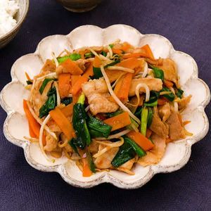 豚肉と野菜のピリ辛五香粉炒め