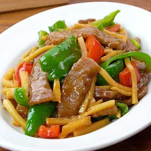 「牛カルビのチンジャオロース風炒め」のレシピ動画
