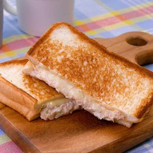 鮮やかな見た目で気分も上がる にんじんしりしりサンドイッチのレシピ動画 作り方 Delish Kitchen