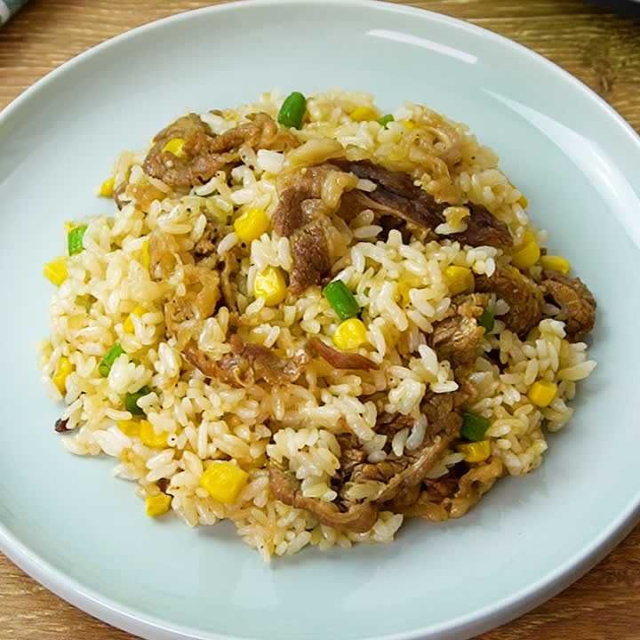 牛肉とコーンの焼肉ピラフ風