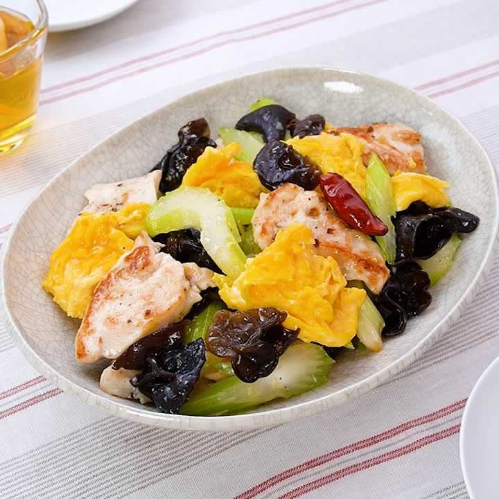 鶏むね肉とセロリのあっさり塩炒め