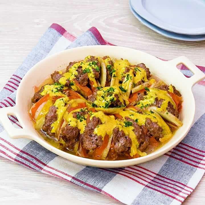 新じゃがいもと合いびき肉のカレーマヨ蒸し
