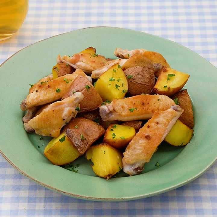赤いじゃがいもと鶏手羽のソテー