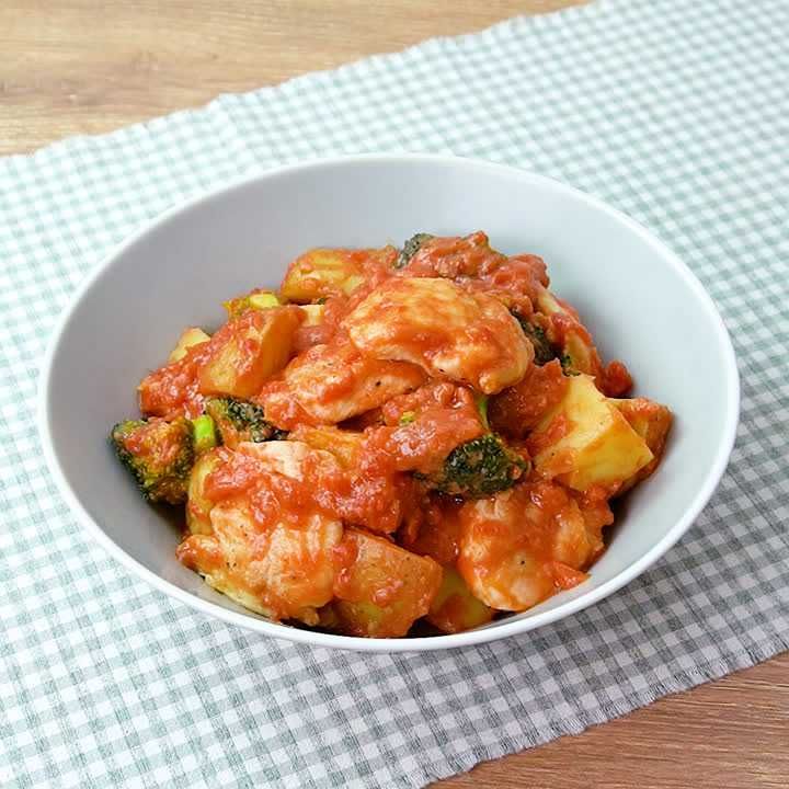 鶏肉とブロッコリーの甘酒トマト煮