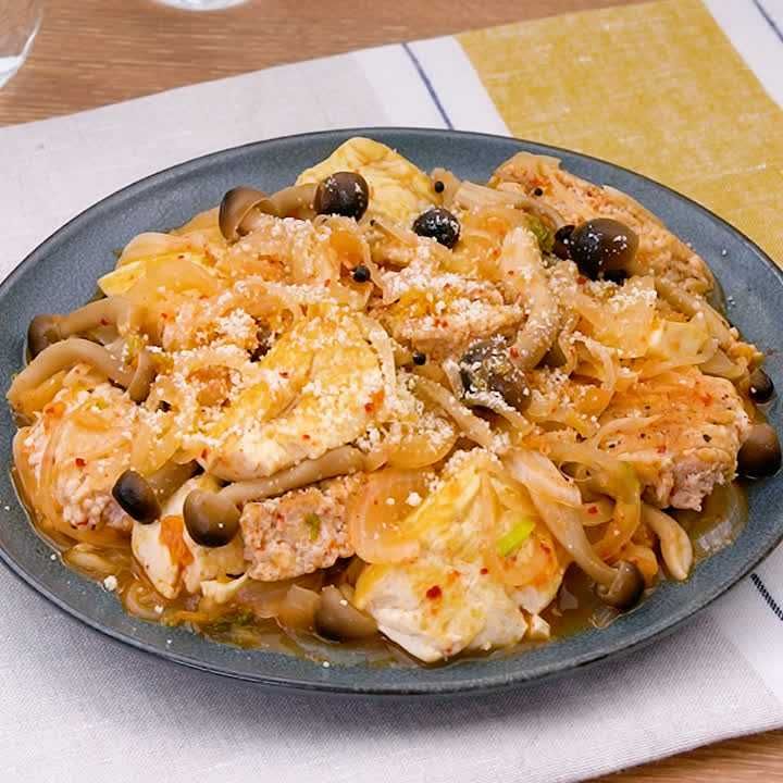 鶏ひき肉と豆腐のキムチチーズ炒め