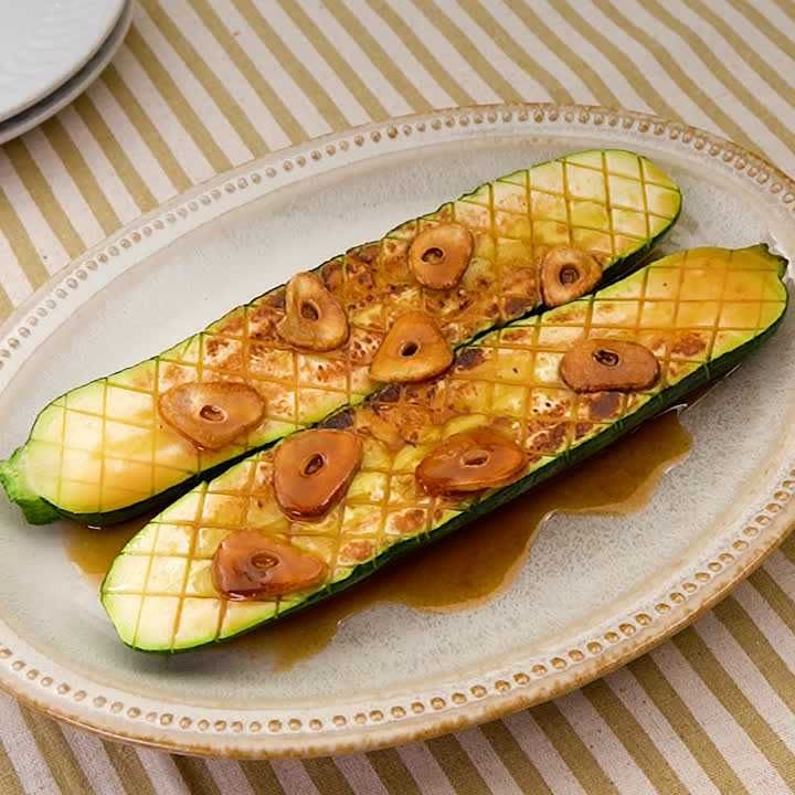 あつあつジューシー！ ズッキーニステーキのレシピ動画・作り方 | デ