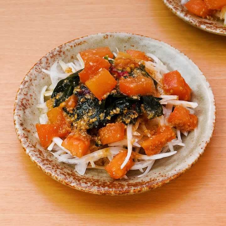 新玉ねぎと海藻のトマトだれサラダ