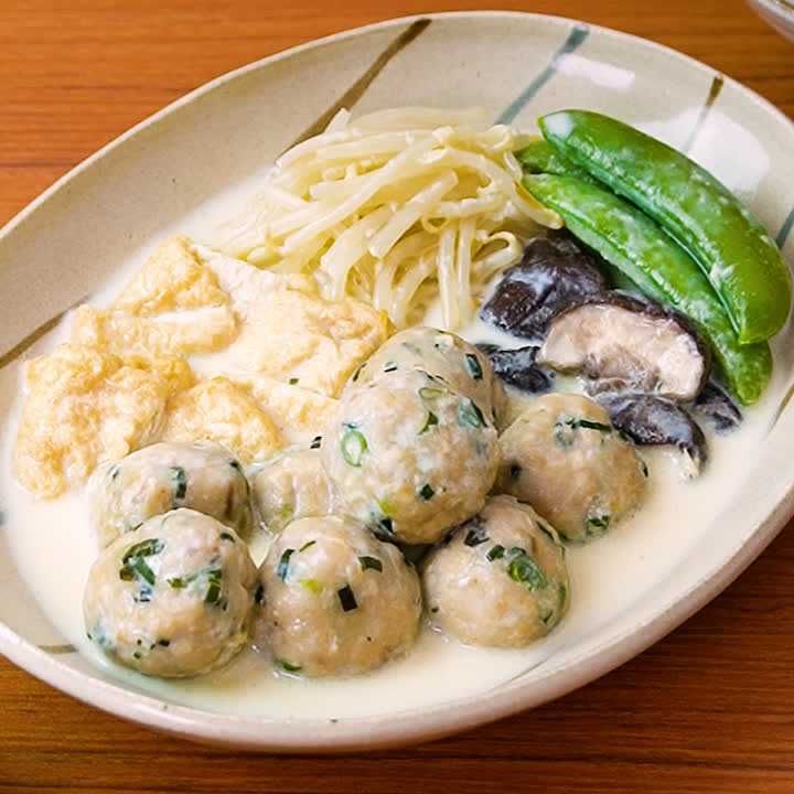 鶏団子とスナップエンドウの豆乳煮