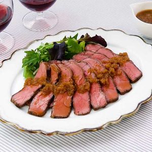 「低温調理器で作るローストビーフ」のレシピ動画