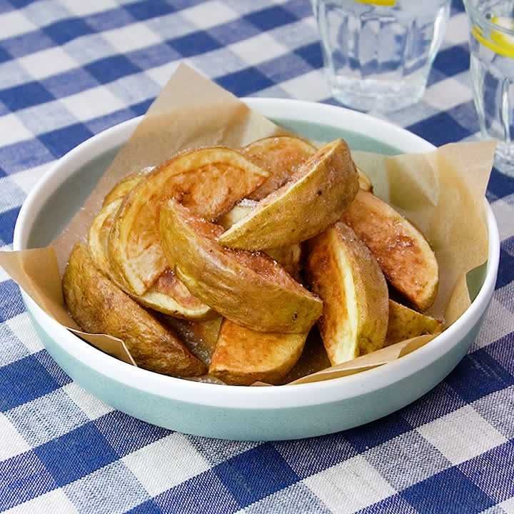 カリッと香ばしい♪ 低温から揚げるフライドポテトのレシピ動画