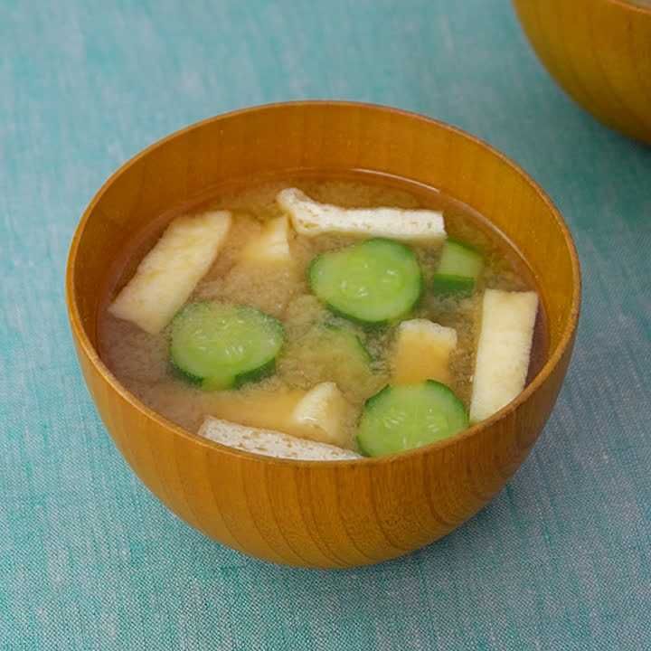 油揚げときゅうりの味噌汁