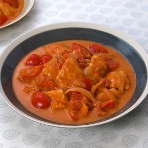 「鶏肉とパプリカのトマトクリーム煮」のレシピ動画