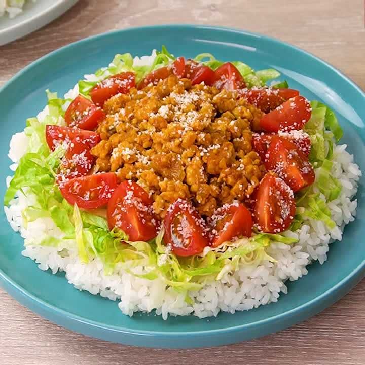 鶏ひき肉のタコライス風