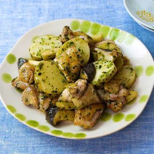 「鶏肉と長芋の海苔バタ炒め」のレシピ動画