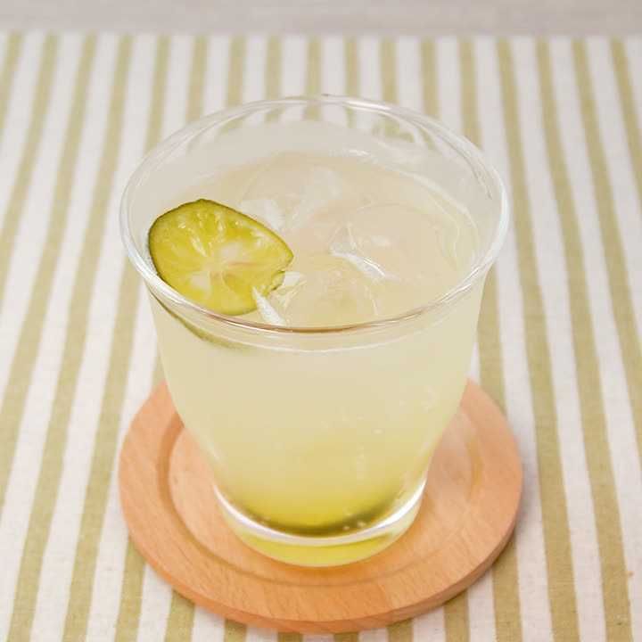 さわやかな味わい すだちジュースのレシピ動画 作り方 Delish Kitchen さわやかな味わい すだちジュースのレシピ動画 作り方 Delish Kitchen
