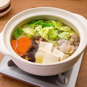 鶏肉とキャベツの塩ちゃんこ鍋