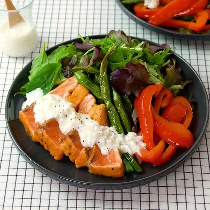 レアサーモンのスパイシームニエル