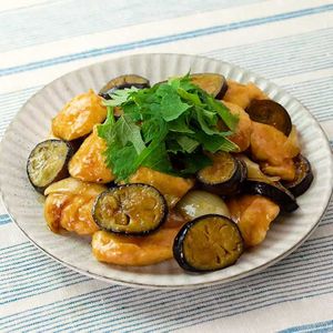 「鶏肉となすの甘酢炒め」のレシピ動画