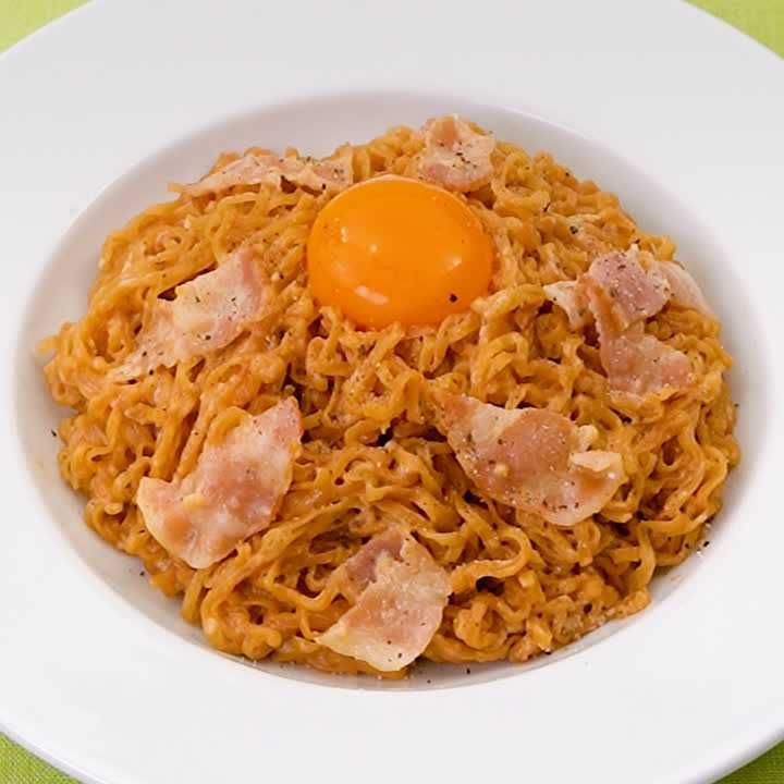 即席カルボナーラ麺