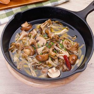 「たっぷりきのこのアヒージョ」のレシピ動画