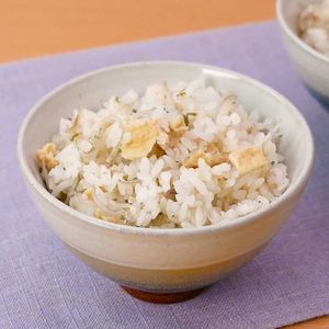 「実山椒の醤油漬けの炊き込みご飯」のレシピ動画