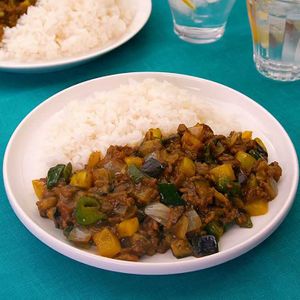 「夏野菜キーマカレー」のレシピ動画