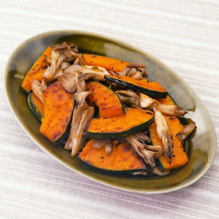 かぼちゃとまいたけの塩バター炒め