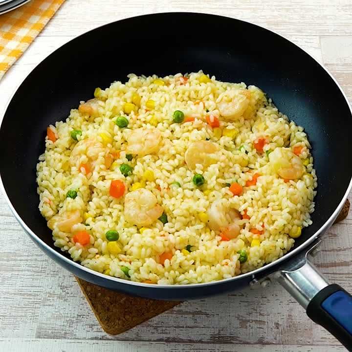 フライパンで作るエビピラフ