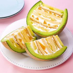 「メロンまるごとケーキ」のレシピ動画