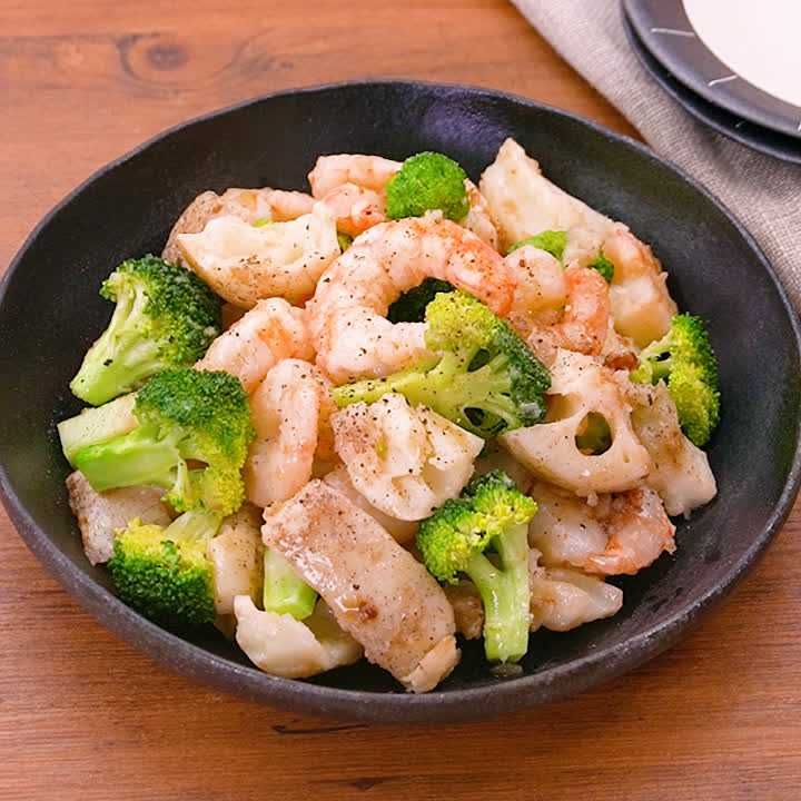たたきれんこんとえびの塩中華炒め