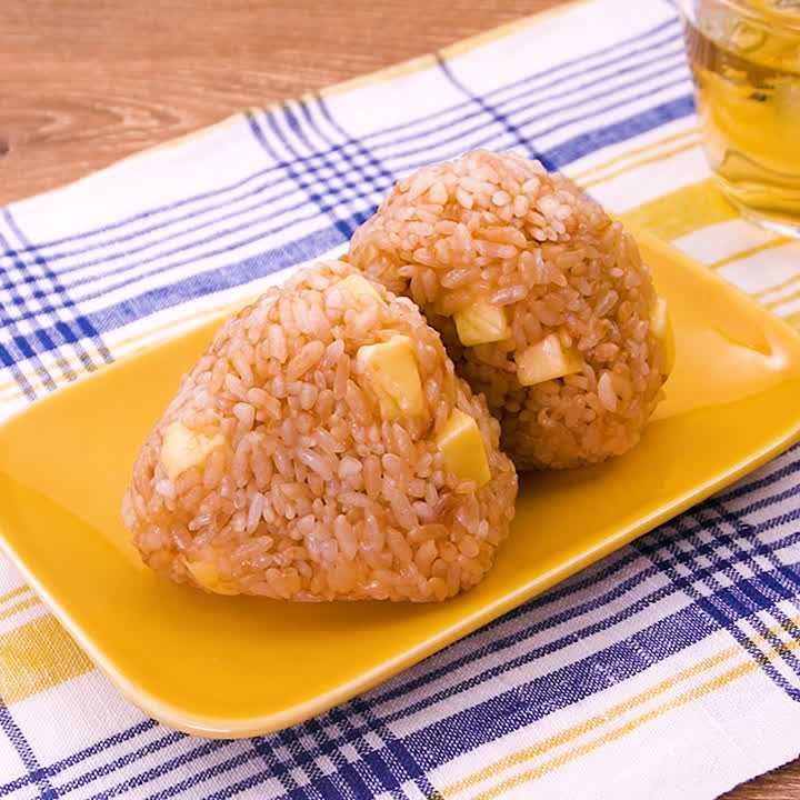 パクパク食べられる！ おかかチーズおにぎりのレシピ動画・作り方 | デ