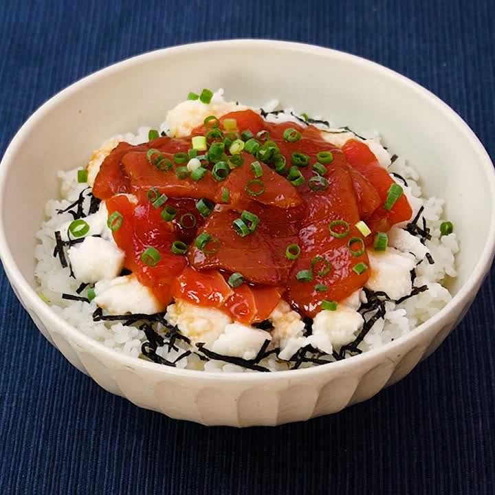 たたき長芋のマグロ漬け丼