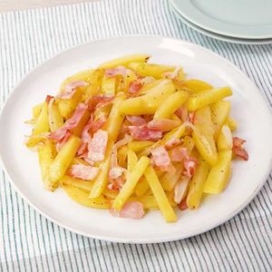 「ベーコンとじゃがいもの簡単炒め」のレシピ動画