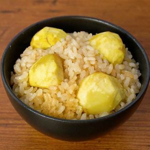 「醤油風味の栗ご飯」のレシピ動画