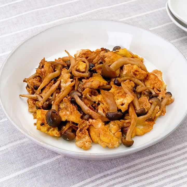 卵としめじのオイスター炒め