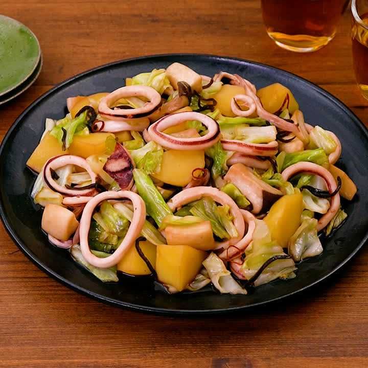 イカとキャベツの塩昆布炒め