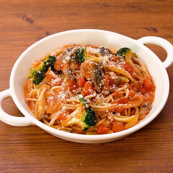 20分で完成！時短献立♪ サバ缶のワンパンガーリックトマトパスタの