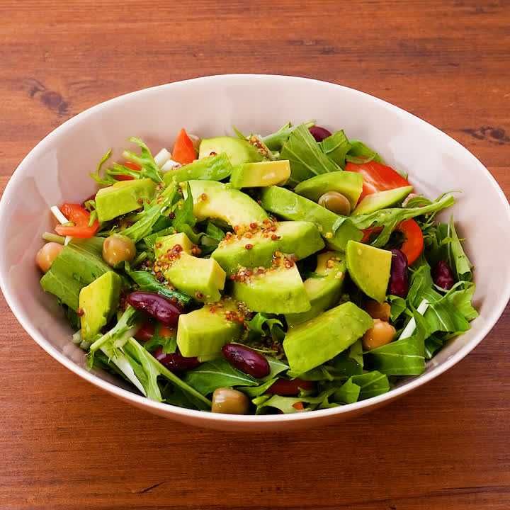 アボカドとミックスビーンズのサラダ