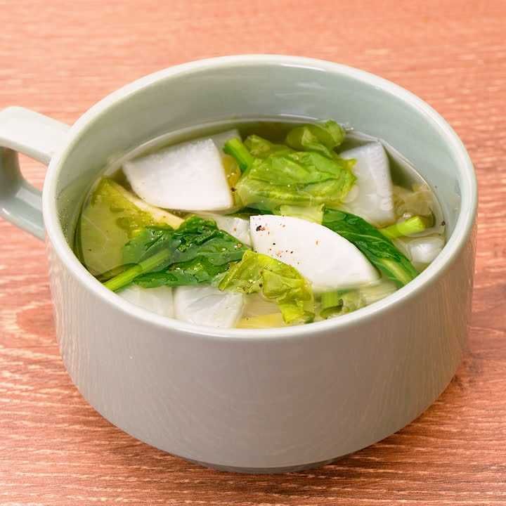レタスとかぶのコンソメスープ
